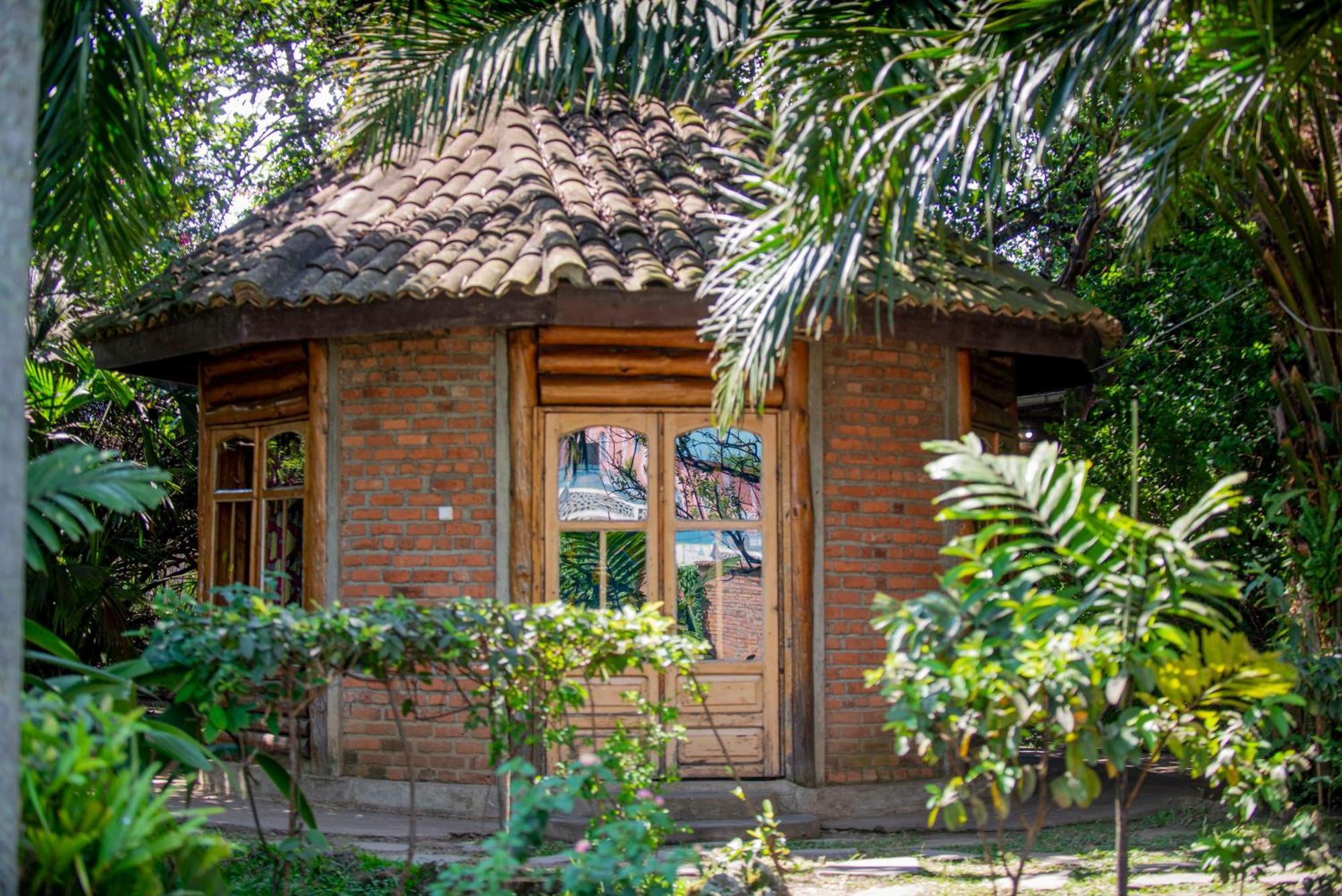 Paradise Malahide Hotel Gisenyi Exterior photo